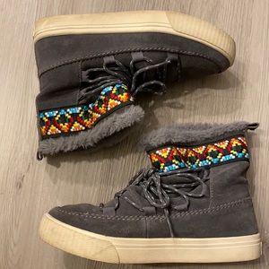 TOMS boots size 6
